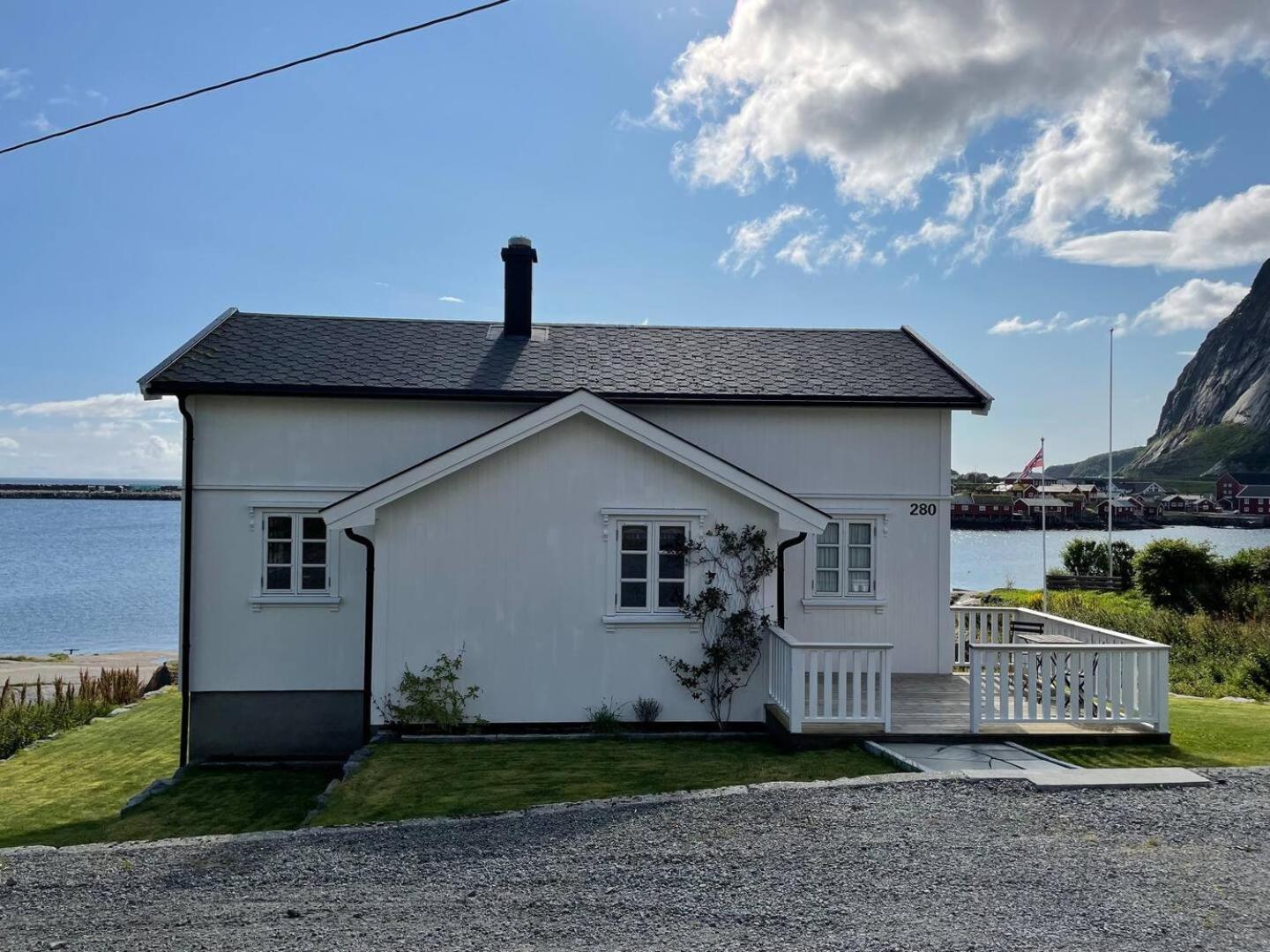 Nordlandshus Ved Havet Pa Reine, Lofoten Exterior photo