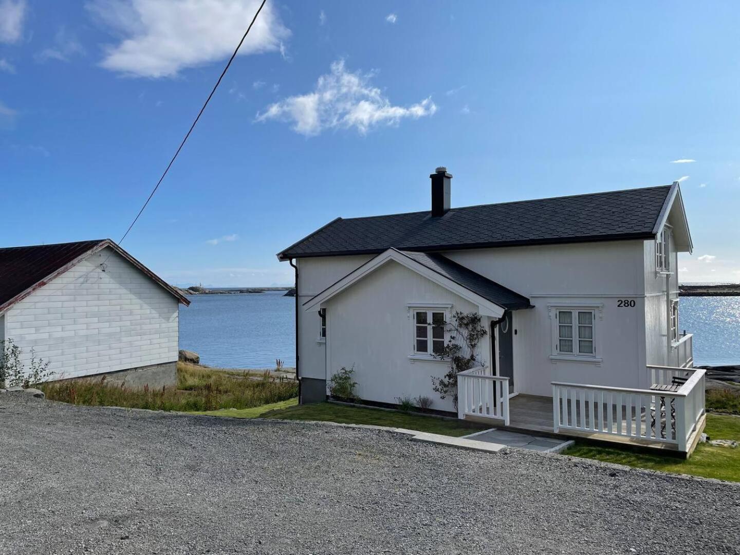 Nordlandshus Ved Havet Pa Reine, Lofoten Exterior photo